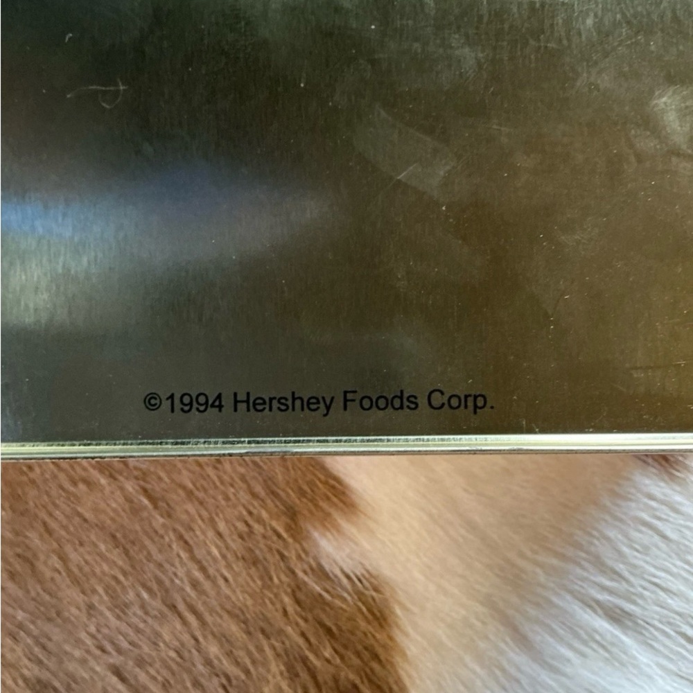 ￼VINTAGE!! REESIE‘S METAL TINS ONE IS FROM 1994 AND THE OTHER IS FROM 1997 USA￼￼ - Picture 4 of 6